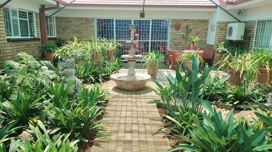 5 Bedroom Property for Sale in Flamwood North West